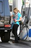 http://img31.imagevenue.com/loc1043/th_75579_celeb-city.org_Hilary_Duff_candid_gas_station_LA_06-10-2008_009_123_1043lo.jpg