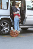 th_11443_Preppie_Hilary_Duff_grocery_shopping_35_122_344lo.jpg