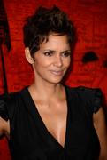 th_77017_HalleBerryAttendingLAPremiereOfTheCallTheArclightTheaterInHollywoodCa03.05.201322_122_367lo.jpg