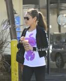 th_69436_MilaKunis_GoestoTheCoffeeBeaninBeverlyHillsSeptember122011_By_oTTo8_122_467lo.jpg