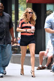 th_39469_Preppie_-_Blake_Lively_on_the_Gossip_Girl_set_in_New_York_City_-_August_5_2009_1115_123_626lo.jpg