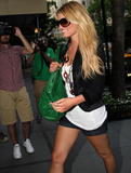 Jessica Simpson shows legs as she arrives at her hotel in midtown Manhattan
