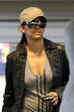 th_28490_halle_berry_out_and_about_26_feb_2009_05_122_749lo.jpg