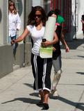 th_31224_Halle_Berry_going_to_her_yoga_lesson_21_122_943lo.jpg