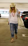 th_94315_Reese_Witherspoon_in_Santa_Monica_CELEBUTOPIA_ISA_005_122_992lo.jpg