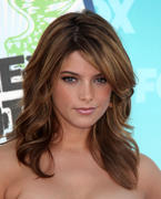 http://img31.imagevenue.com/loc405/th_47602_Ashley_Greene_at_2010_Teen_Choice_Awards0_122_405lo.jpg